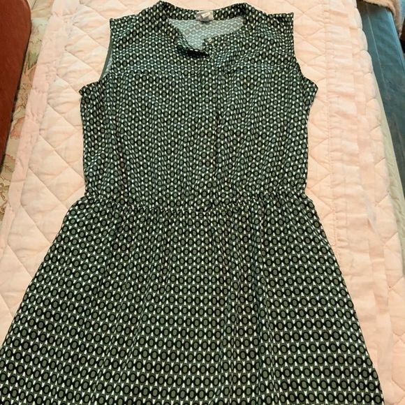 Merona Dresses & Skirts - Merona green and white dress size M